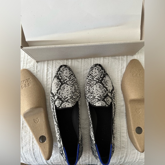 NWB Rothy’s (almond pointed) The Almond Loafer Size 5.5 Python Women’s Flats - Picture 5 of 7